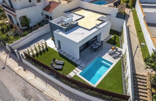 Porches House | Bright Spacious House | Swimming Pool by HostWise