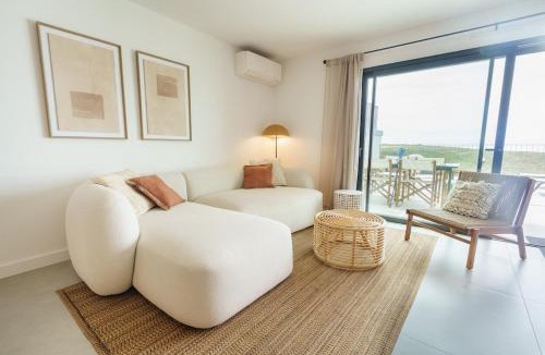 Barril de Cima Apartment | Bright & Stylish Retreat by the Sea Near Ericeira