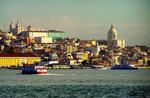 Santa Maria Maior Apartment | Brya White Apartment, Alfama, Lisbon