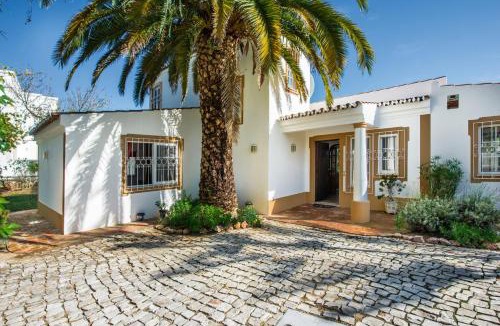 Guia Villa | Buganvilia by Algarve Villa Holidays