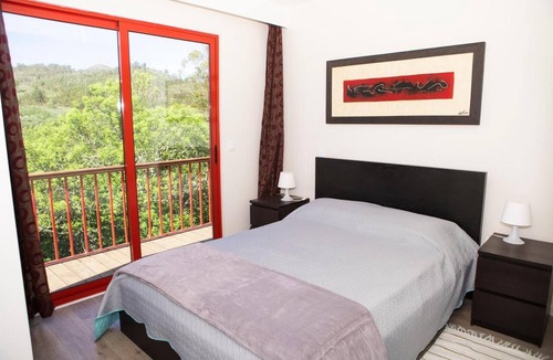 Arcos de Valdevez House | Bungalow 'Casinhas Do Minho' with Lake View, Wi-Fi and Air Conditioning