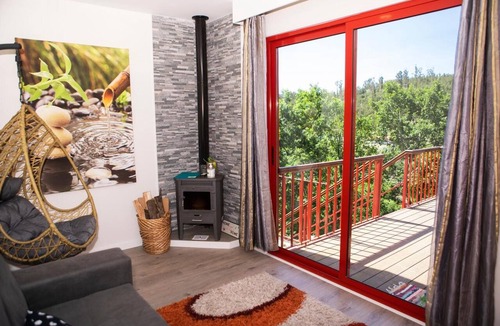 Arcos de Valdevez House | Bungalow 'Casinhas Do Minho' with Lake View, Wi-Fi and Air Conditioning