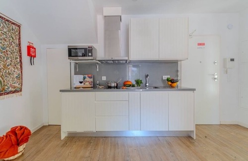 Santa Maria Maior Apartment | By the Castle | Cozy & Comfy | Family-Friendly