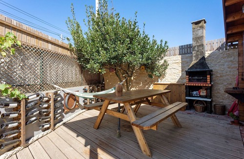Peniche de Cima Cabin | Cabin 'Pátio do Pescador' with Private Terrace, Private Garden, and Wi-Fi
