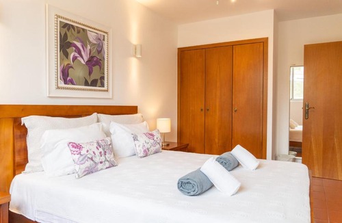 Caloura House | Caloura Essence