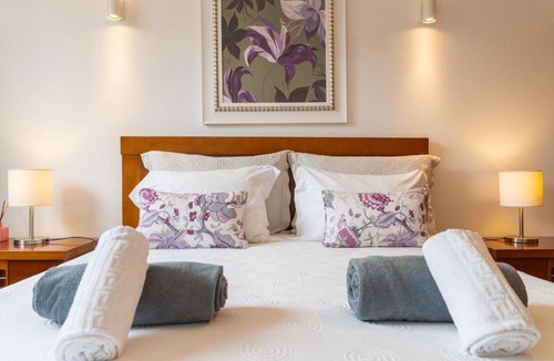 Caloura House | Caloura Essence