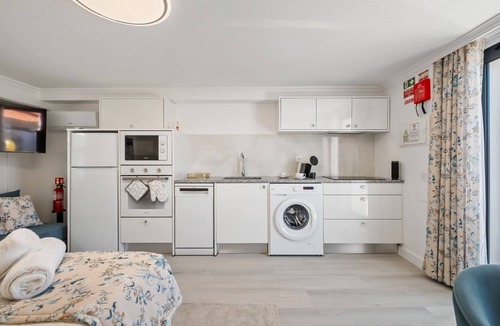 Santa Luzia Apartment | Camacho Studios - Blue Room by Homie