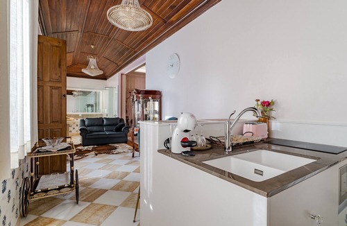 Ronfe Apartment | Camélia Garden Suite – Private Holiday Suite with Wi-Fi and Air Conditioning