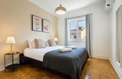 Santo Condestavel Apartment | Campo de Ourique Gallery by Gonzalo's Guest