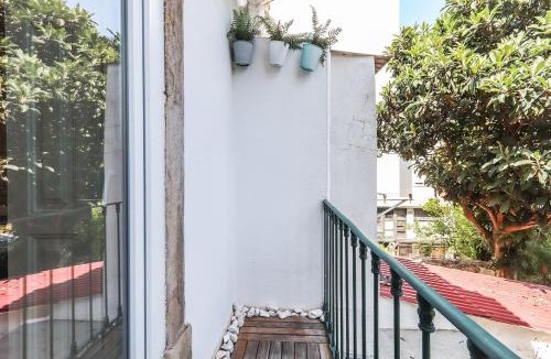Santa Isabel Apartment | Campo de Ourique Modern Bright Apt with Office