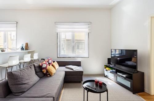 Santa Isabel Apartment | Campo de Ourique Modern