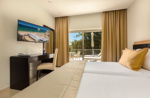 Lagoa Hotel | Caneiros Luxury House & Suites