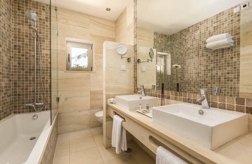 Lagoa Hotel | Caneiros Luxury House & Suites