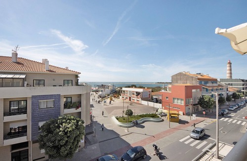 Barra Apartment | ‘Cantinho da Praia da Barra’ Apartment with Sea View, Shared Pool and Wi-Fi