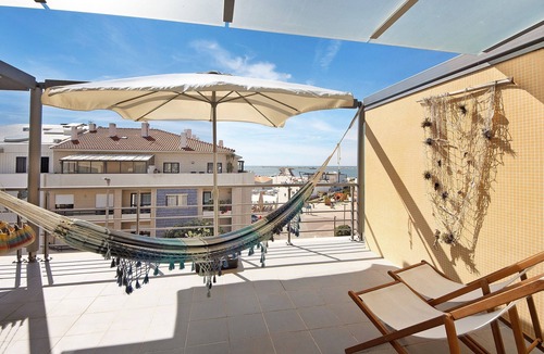 Barra Apartment | ‘Cantinho da Praia da Barra’ Apartment with Sea View, Shared Pool and Wi-Fi