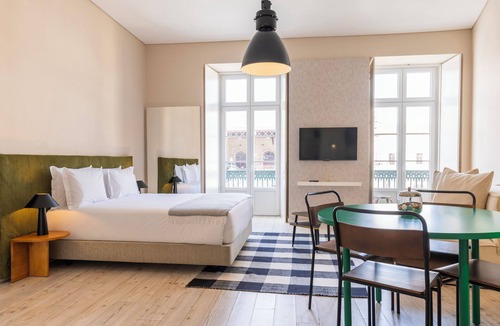 Sacramento Hotel | Carmo 43 by LovelyStay