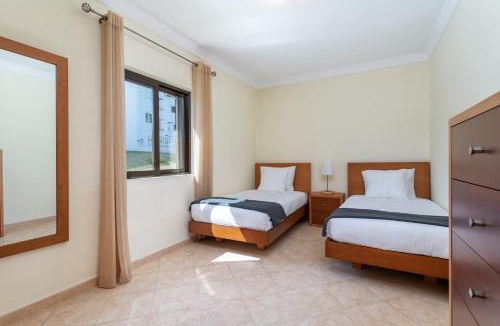 Alporchinhos House | Casa Alegria - Alporchinhos Beach House with Pool