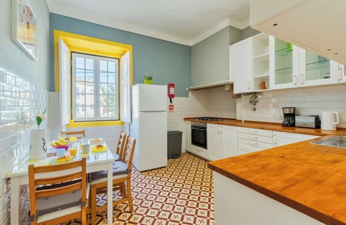 Sintra Apartment | Casa Amarela de Sintra for family holidays at the historical Sintra.