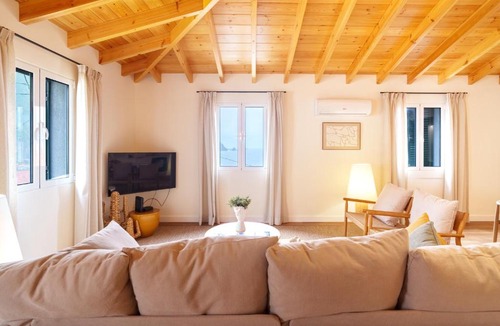 Porto Moniz House | Casa Amarela do Redondo