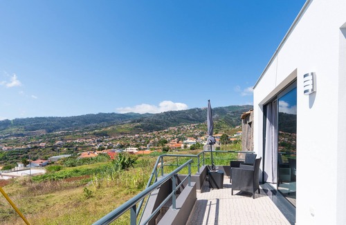 Arco da Calheta House | Casa Campos, Modern 2 Bedroom house with sunning views