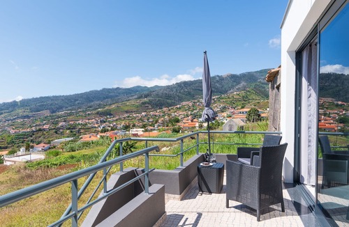 Arco da Calheta House | Casa Campos, Modern 2 Bedroom house with sunning views