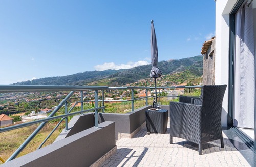 Arco da Calheta House | Casa Campos, Modern 2 Bedroom house with sunning views