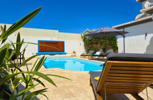 Salicos House | CASA CARAVELA - Spacious Villa, Sunny Swimming Pool & BBQ