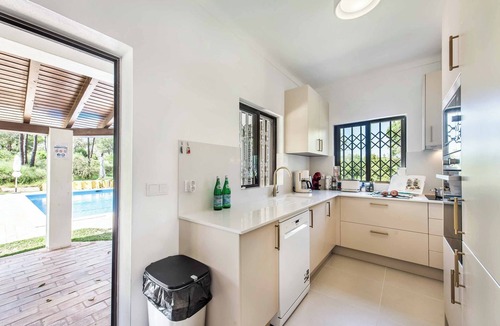 Caramujeira Villa | Casa Carmen - Four Bedroom Villa, Sleeps 8