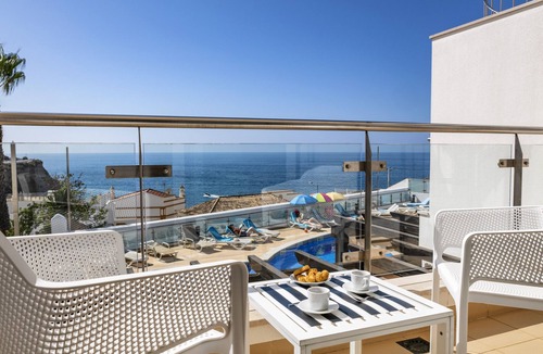 Carvoeiro Ski Chalet | Casa Carvoeiro Bay J
