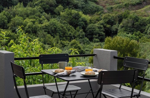 Sao Jorge House | Casa Colibrí – A Welcoming Retreat in Santana