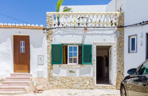 Vila do Bispo Apartment | Casa colorida, a unique, colorful home for 4 people in Vila do Bispo