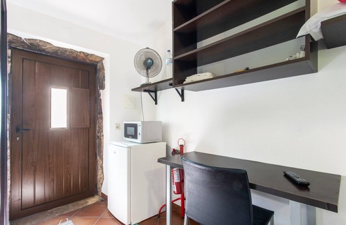 Camparca House | Casa da Eira: Holiday Home with Mountain View and Wi-Fi