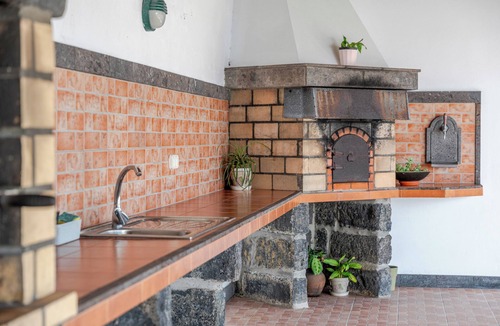 Faja de Baixo Villa | Casa da Fajã - Spacious, Garden, and Private Parking
