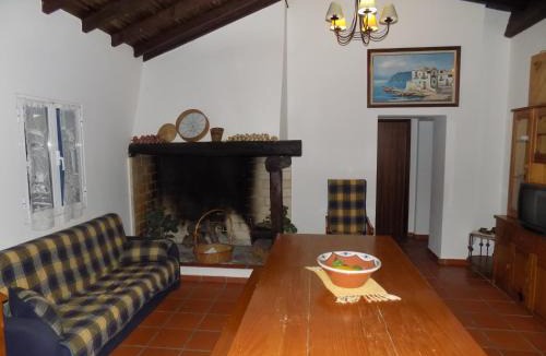 Burinhosa House | Casa da Felicidade