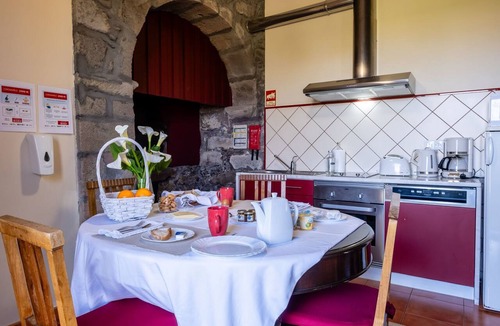 Nordeste House | Casa da Fonte - Historisches Steinhaus auf den A by Interhome