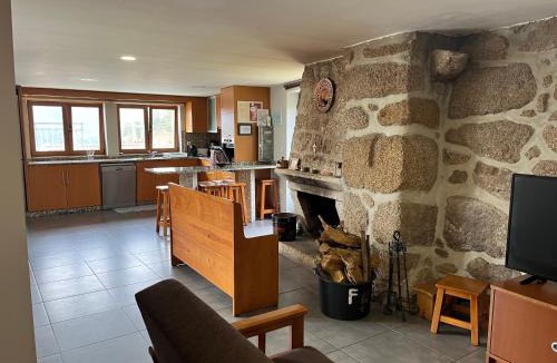 Cova House | Casa da Lage - Lareira - Vistas rio - Gerês