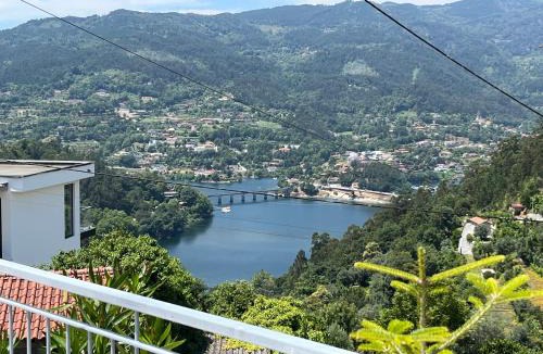 Cova House | Casa da Lage - Lareira - Vistas rio - Gerês