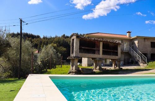 Guilhofrei House | Casa da Laranjeira Turismo Rural by Gerês Casas