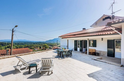 Lanhelas House | Casa da Leira with Garden