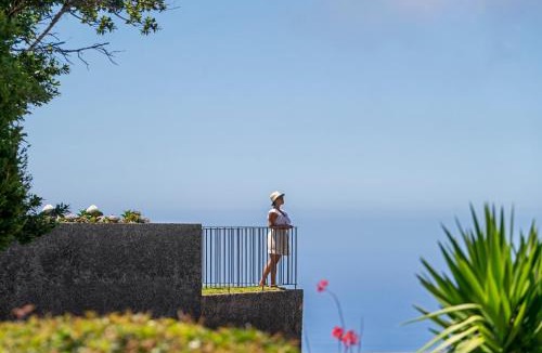 Prazeres House | Casa da Maloeira by an island apart