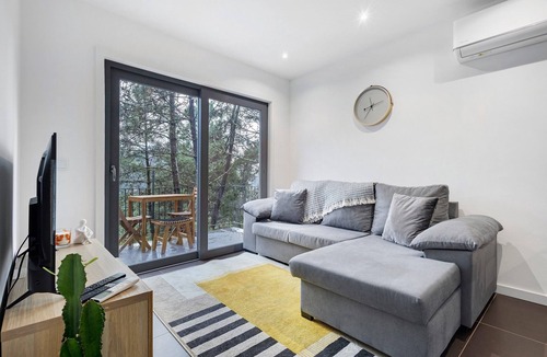 Terras de Bouro House | Casa da Maria: Mountain Retreat with Lake View, Wi-Fi and Air Conditioning