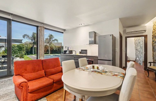 Vila Verde House | Casa Da Padroa: Private Pool, Wi-Fi & Air Conditioning in Braga