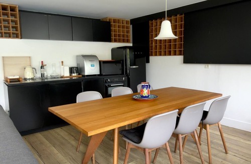 Ferrel House | Casa da Granja: Holiday Home with Mountain View, Wi-Fi, and Air Conditioning