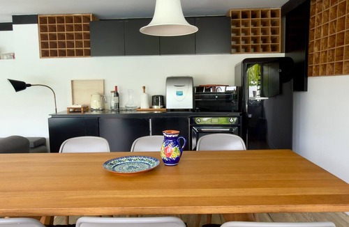 Ferrel House | Casa da Granja: Holiday Home with Mountain View, Wi-Fi, and Air Conditioning