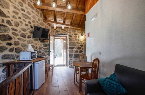 Melgaco Cottage | Casa da Raposa by CVL