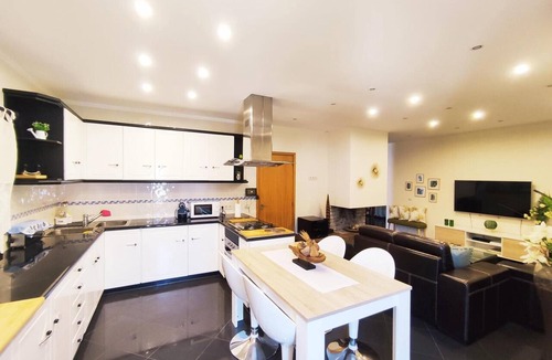 Lanhelas Apartment | Casa Da Veiga: 3-Bedroom Apartment with Sea View, Balconies, and Wi-Fi
