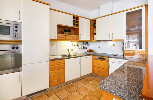 Carvoeiro Ski Chalet | Casa das Conchas - 2 bedroom cottage in centre of Carvoeiro, sea views