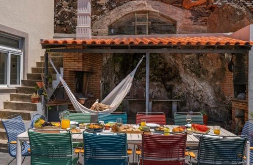 Camara de Lobos House | Casa das Maravilhas by an island apart