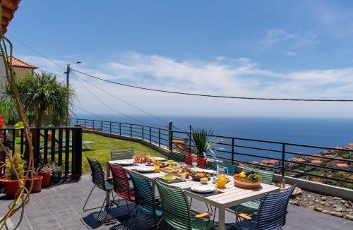 Camara de Lobos House | Casa das Maravilhas by an island apart
