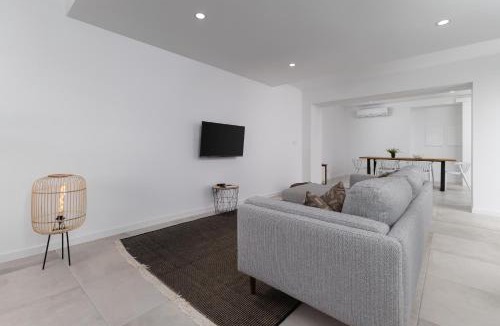 Sao Miguel do Rio Torto House | Casa de São Pedro - Bright Modern Loft in PDL